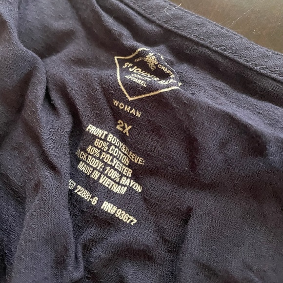 Navy Floral Top - Picture 3 of 7